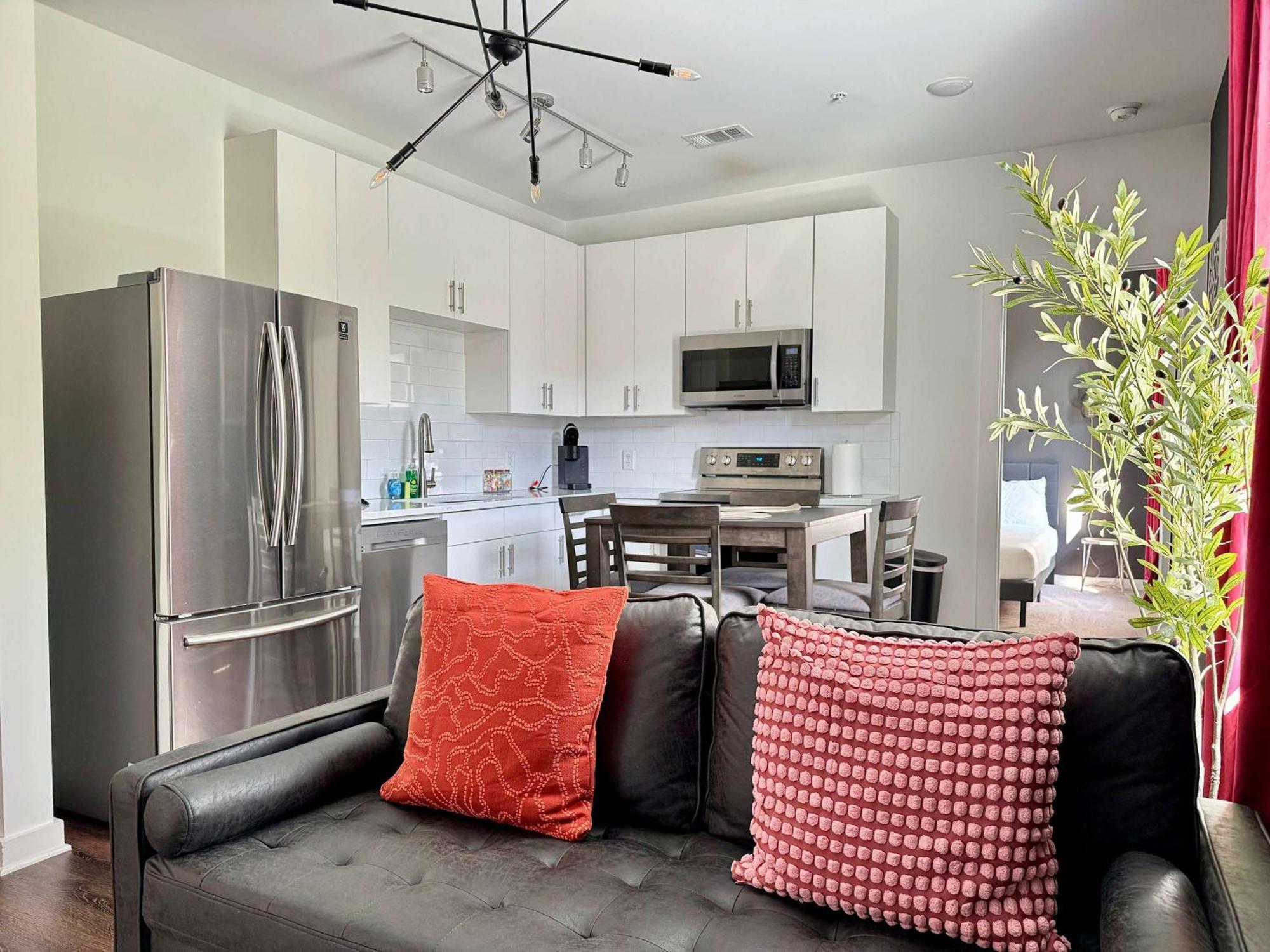 Luxury 4beds 3baths 2balcony Penthouse 542blvd *