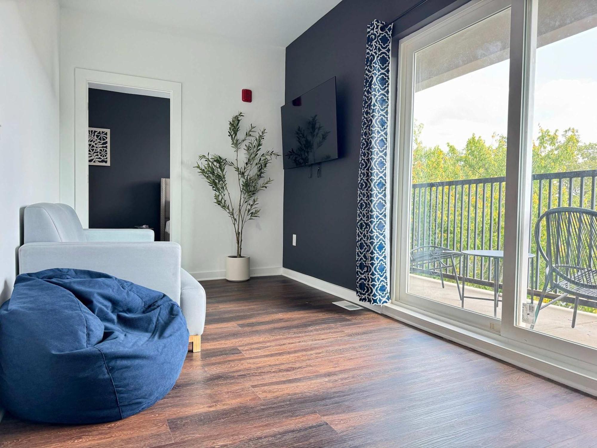 Luxury 4beds 3baths 2balcony Penthouse 542blvd Holiday home *